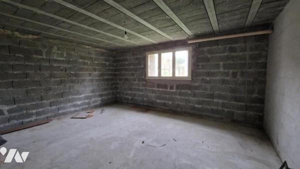 GRANDE MAISON DE 253 m² DIVISEE EN DEUX APPARTEMENTS AVEC GARAGE ET JARDIN