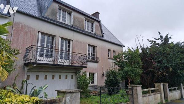 GRANDE MAISON DE 253 m² DIVISEE EN DEUX APPARTEMENTS AVEC GARAGE ET JARDIN