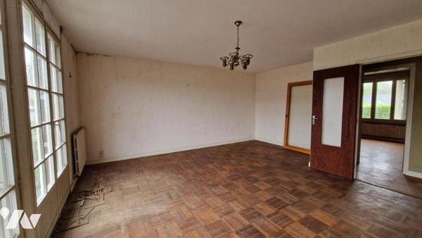 GRANDE MAISON DE 253 m² DIVISEE EN DEUX APPARTEMENTS AVEC GARAGE ET JARDIN