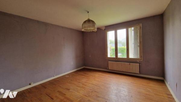 GRANDE MAISON DE 253 m² DIVISEE EN DEUX APPARTEMENTS AVEC GARAGE ET JARDIN