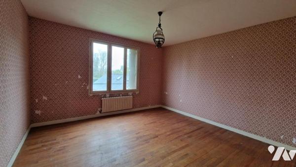 GRANDE MAISON DE 253 m² DIVISEE EN DEUX APPARTEMENTS AVEC GARAGE ET JARDIN