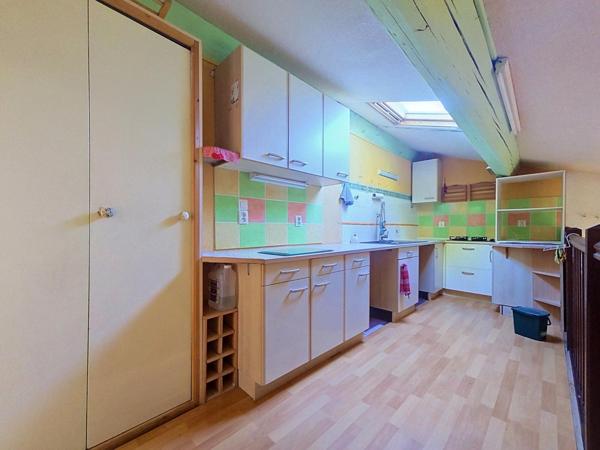 Un duplex lumineux avec grand jardin privatif, garage et vue dominante sur Bédarieux.