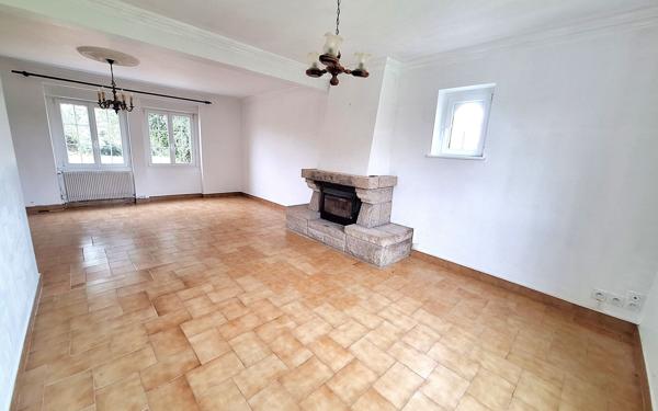 Maison à vendre    6 pièces •  Lanmeur