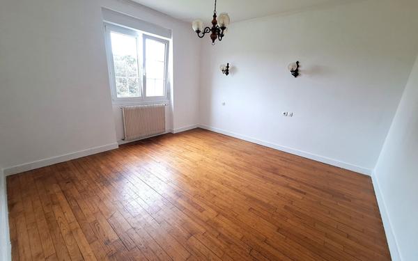 Maison à vendre    6 pièces •  Lanmeur