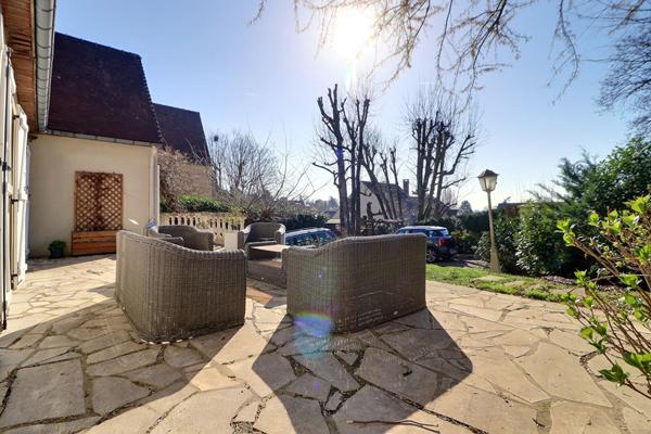 Maison familiale de 8 pièces avec piscine à Saint Leu La Forêt - Réf. 11681