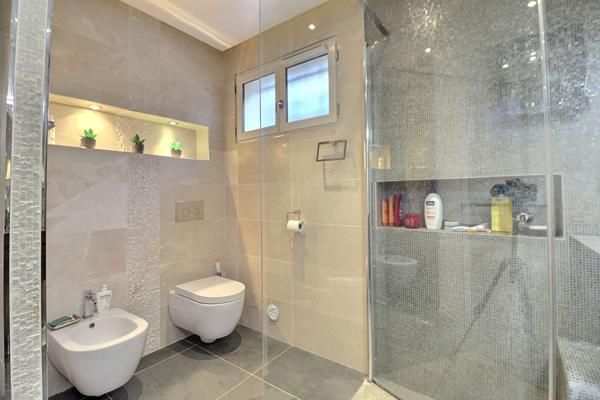 Maison familiale de 8 pièces avec piscine à Saint Leu La Forêt - Réf. 11681