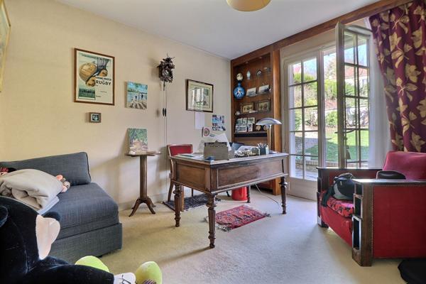 Maison familiale de 8 pièces avec piscine à Saint Leu La Forêt - Réf. 11681