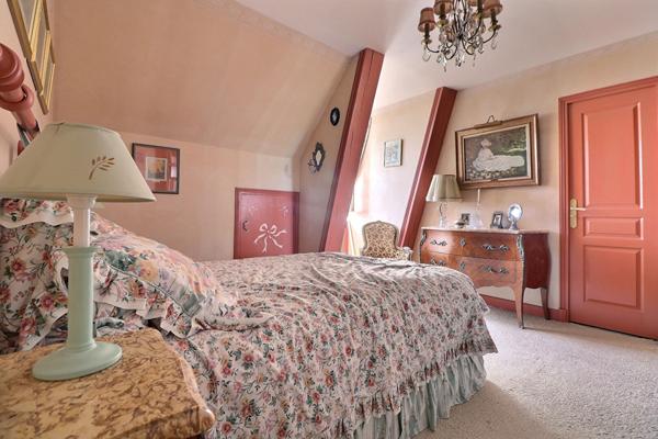 Maison familiale de 8 pièces avec piscine à Saint Leu La Forêt - Réf. 11681