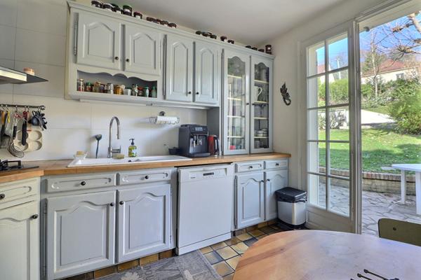 Maison familiale de 8 pièces avec piscine à Saint Leu La Forêt - Réf. 11681