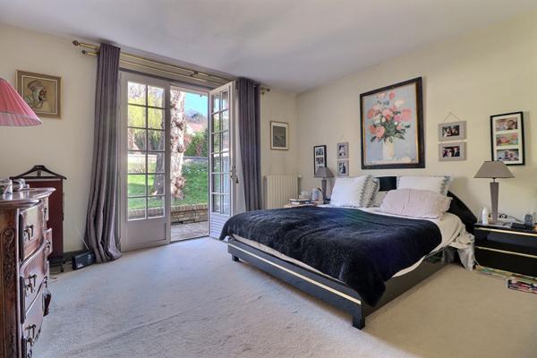 Maison familiale de 8 pièces avec piscine à Saint Leu La Forêt - Réf. 11681