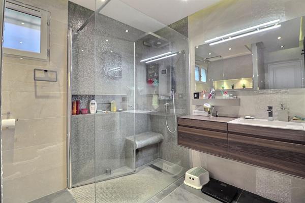 Maison familiale de 8 pièces avec piscine à Saint Leu La Forêt - Réf. 11681