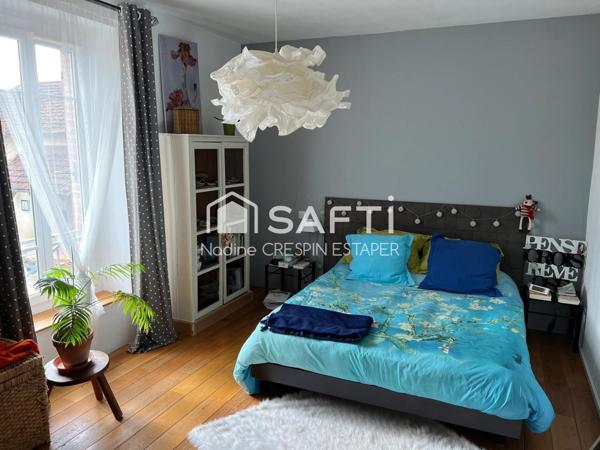 Lafrançaise belle maison de Caractère composée de 8 pièces et dépendances