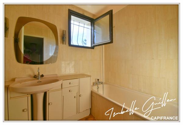 Dpt Cher (18), à vendre CULAN maison P6 de 145,2 m² - Terrain de 3 110,00 m² - Plain pied