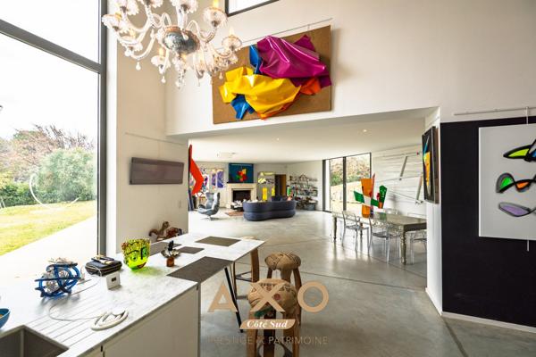 VENELLES - VILLA D ARCHITECTE – VUE LUBERON – PISCINE - GARAGE – TERRAIN 3 200 m² - 1 990 000€