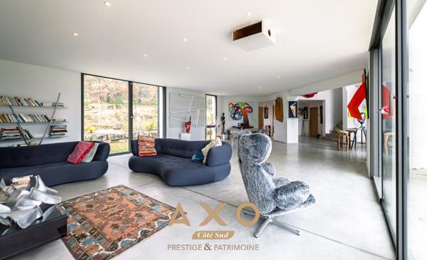 VENELLES - VILLA D ARCHITECTE – VUE LUBERON – PISCINE - GARAGE – TERRAIN 3 200 m² - 1 990 000€