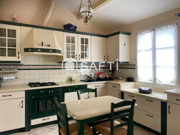 Maison Plain Pied + double garage sur terrain clos
