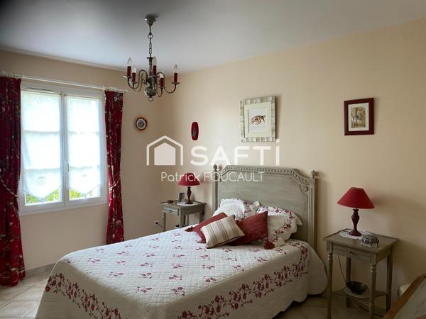 Maison Plain Pied + double garage sur terrain clos