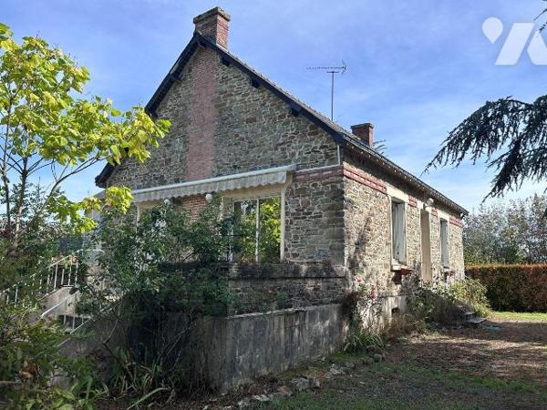 À Rougé, découvrez cette belle maison en pierre offrant de beaux volumes et un fort potentiel, ...