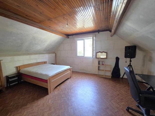 Maison de campagne, 4 chambres, terrain et grand hangar