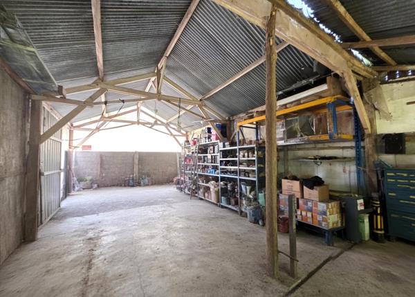 Maison de campagne, 4 chambres, terrain et grand hangar