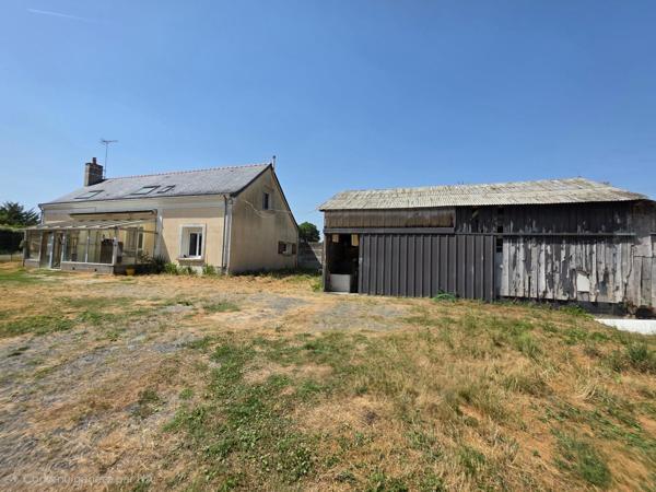 Maison de campagne, 4 chambres, terrain et grand hangar