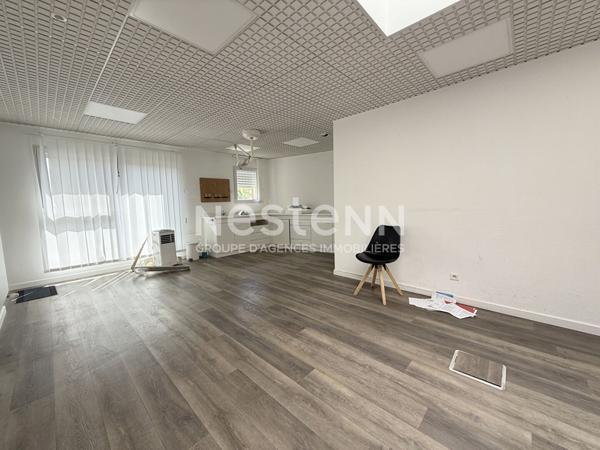 LOCMINE CENTRE-VILLE - Local tertiaire de 292 m² lumineux et fonctionnelle à vendre