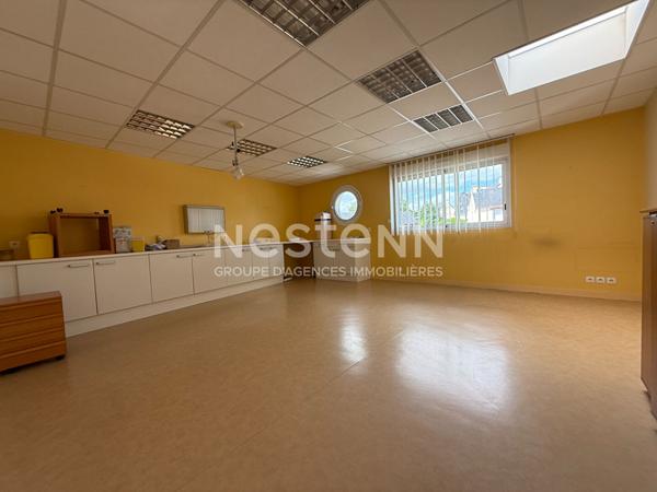 LOCMINE CENTRE-VILLE - Local tertiaire de 292 m² lumineux et fonctionnelle à vendre