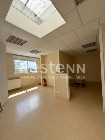LOCMINE CENTRE-VILLE - Local tertiaire de 292 m² lumineux et fonctionnelle à vendre