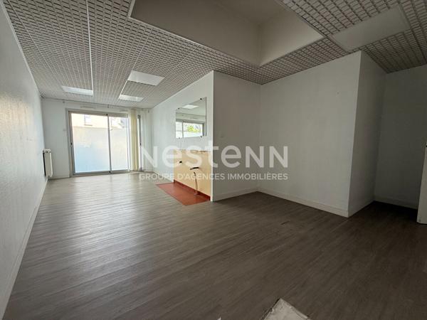 LOCMINE CENTRE-VILLE - Local tertiaire de 292 m² lumineux et fonctionnelle à vendre