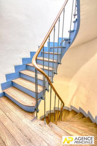 Versailles Notre-Dame Boulevard de la Reine Appartement duplex 4 pièces 84 m² situé au 2ème et dernier étage €649 000 ** - Référence 25846