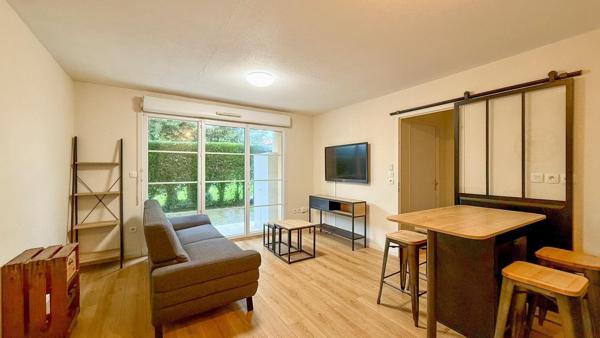 Appartement T2 (calme, jardinet, parking et tram)