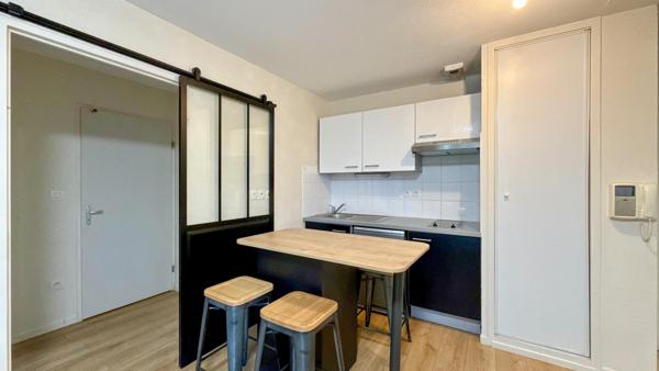 Appartement T2 (calme, jardinet, parking et tram)