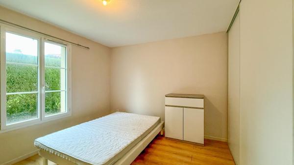 Appartement T2 (calme, jardinet, parking et tram)