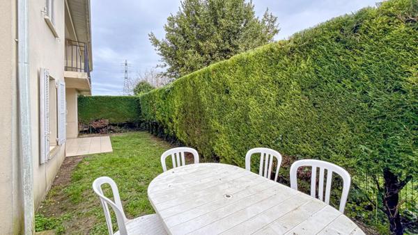 Appartement T2 (calme, jardinet, parking et tram)