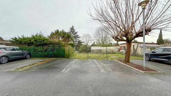 Appartement T2 (calme, jardinet, parking et tram)