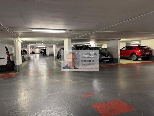 PARKING EN SOUS-SOL FERMÉ AVEC GARDIEN