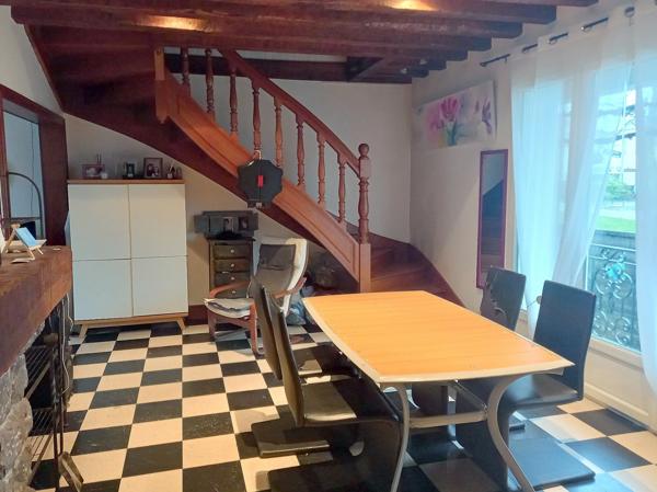 Maison 7 pièces avec terrasse et jardin - à 5' du centre-ville de Laval (53)
