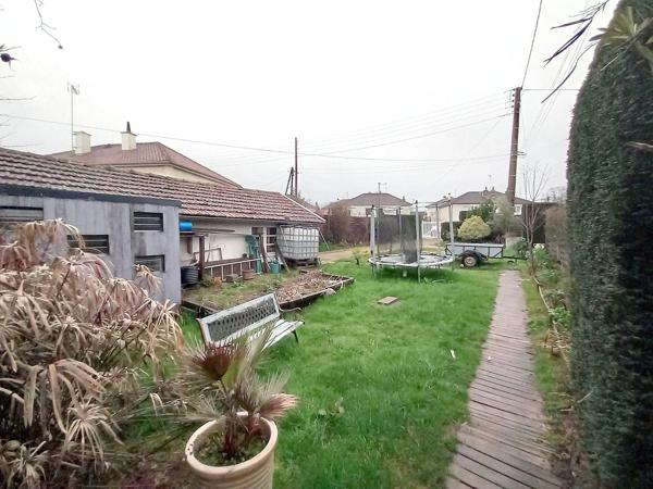 Maison 7 pièces avec terrasse et jardin - à 5' du centre-ville de Laval (53)