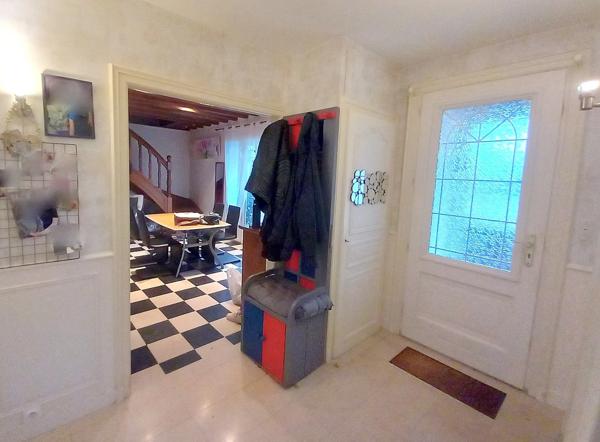 Maison 7 pièces avec terrasse et jardin - à 5' du centre-ville de Laval (53)