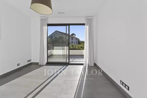 Sanary-sur-Mer – Villa contemporaine à 300 mètres des plages avec piscine chauffée