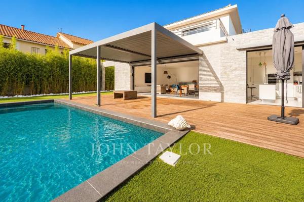 Sanary-sur-Mer – Villa contemporaine à 300 mètres des plages avec piscine chauffée
