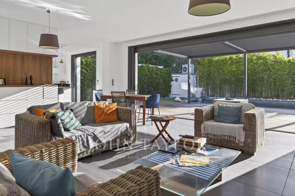 Sanary-sur-Mer – Villa contemporaine à 300 mètres des plages avec piscine chauffée