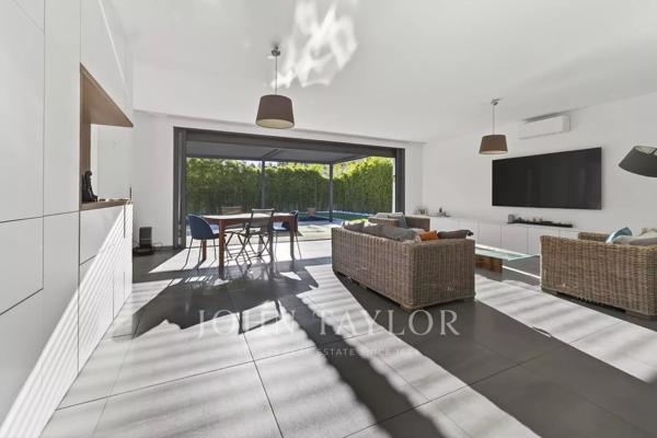 Sanary-sur-Mer – Villa contemporaine à 300 mètres des plages avec piscine chauffée
