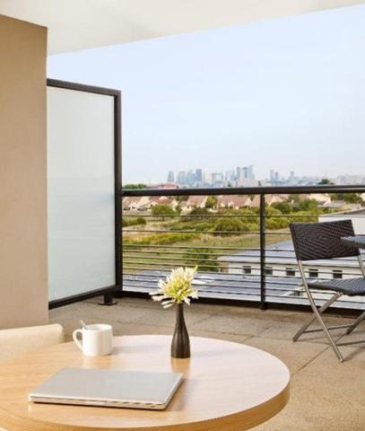 INVESTISSEMENT LOCATIF  Carrières-sur-Seine  Résidence Appart Hôtel Residhome Carrières La Défense  6,78 % de rentabilité