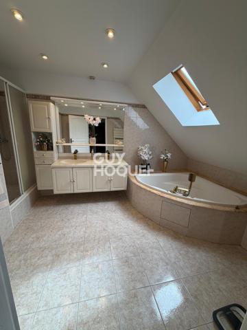 MAISON À VENDRE DE 6 PIÈCES DE 160,00 M²