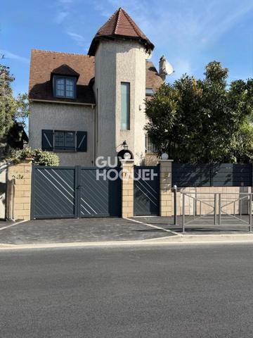 MAISON À VENDRE DE 6 PIÈCES DE 160,00 M²