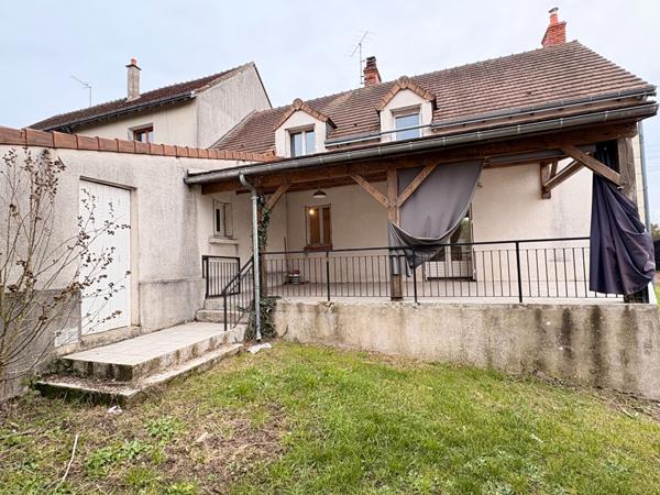 Maison familiale avec dépendances - 110 m2 - Thésée