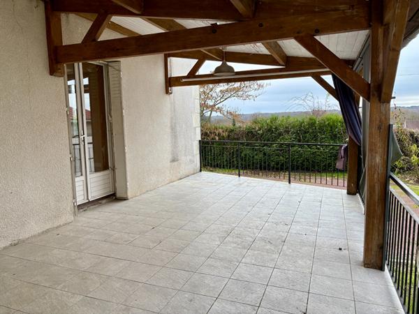 Maison familiale avec dépendances - 110 m2 - Thésée