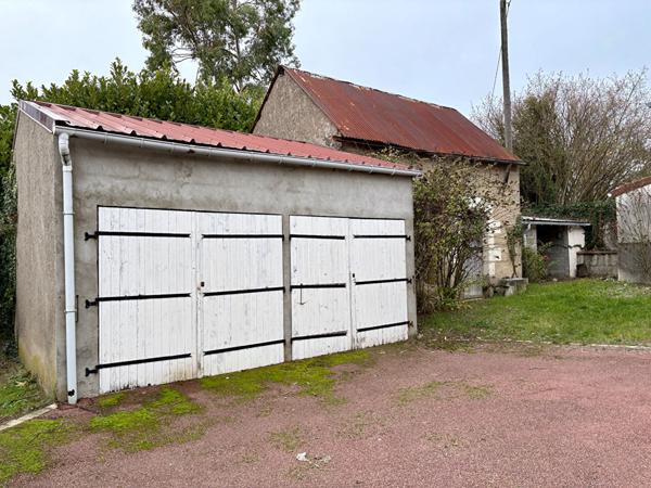 Maison familiale avec dépendances - 110 m2 - Thésée