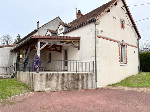 Maison familiale avec dépendances - 110 m2 - Thésée